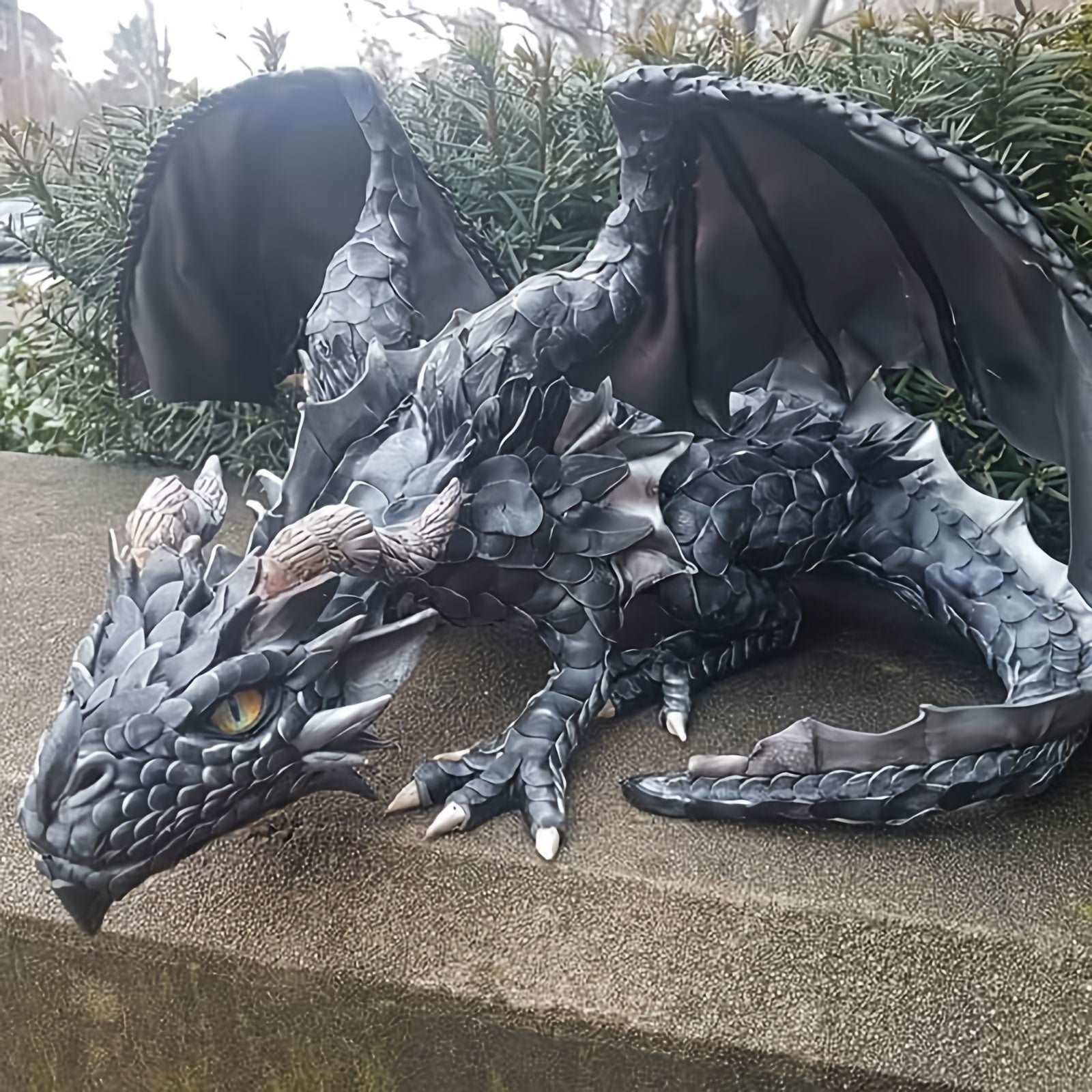 Majestic Outdoor Guardian: Large Squatting Dragon Sculpture for Enchanting Garden Decor